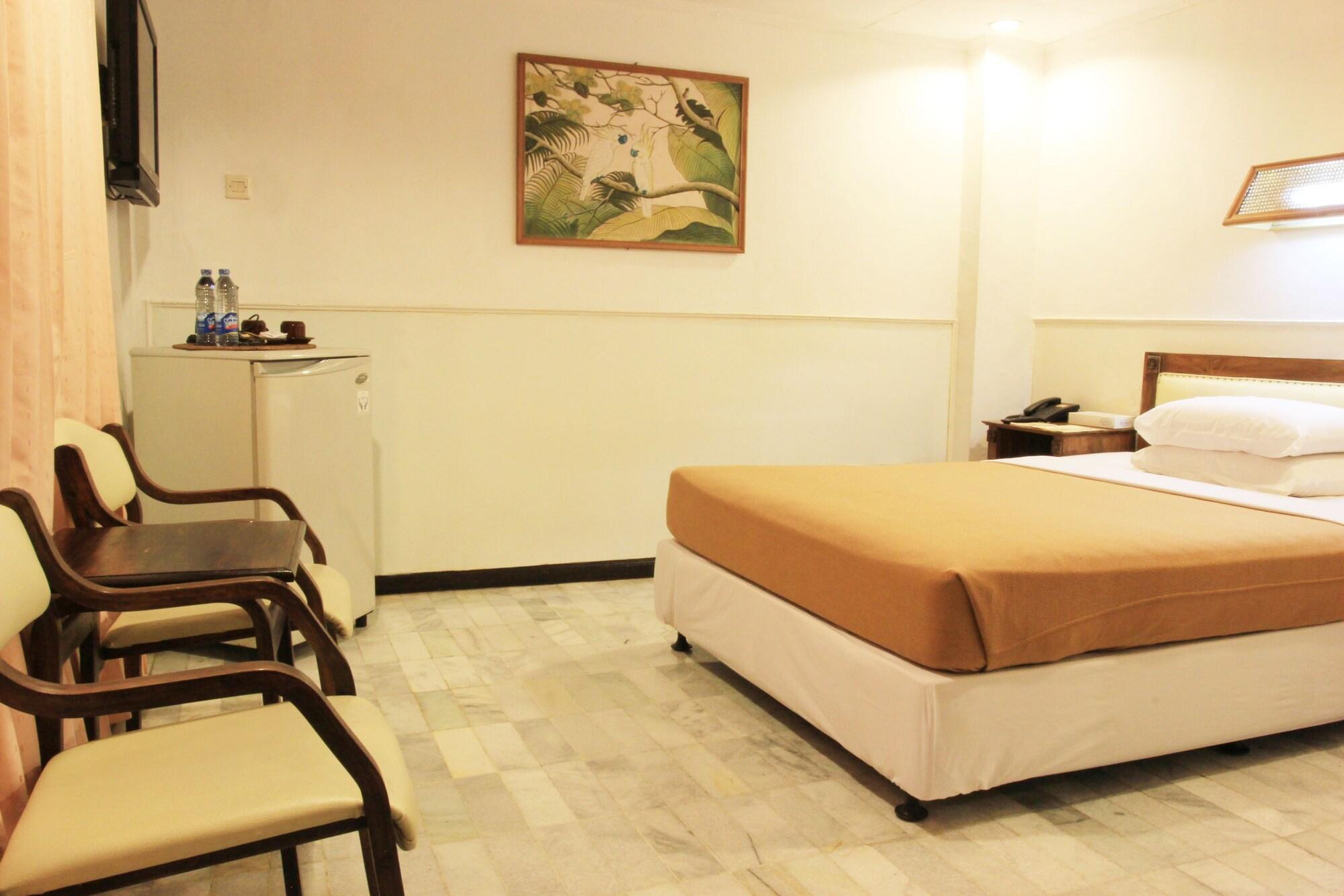 Hotel Karthi Kuta Кута Экстерьер фото