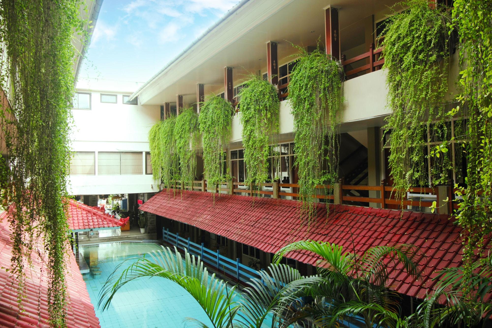 Hotel Karthi Kuta Кута Экстерьер фото
