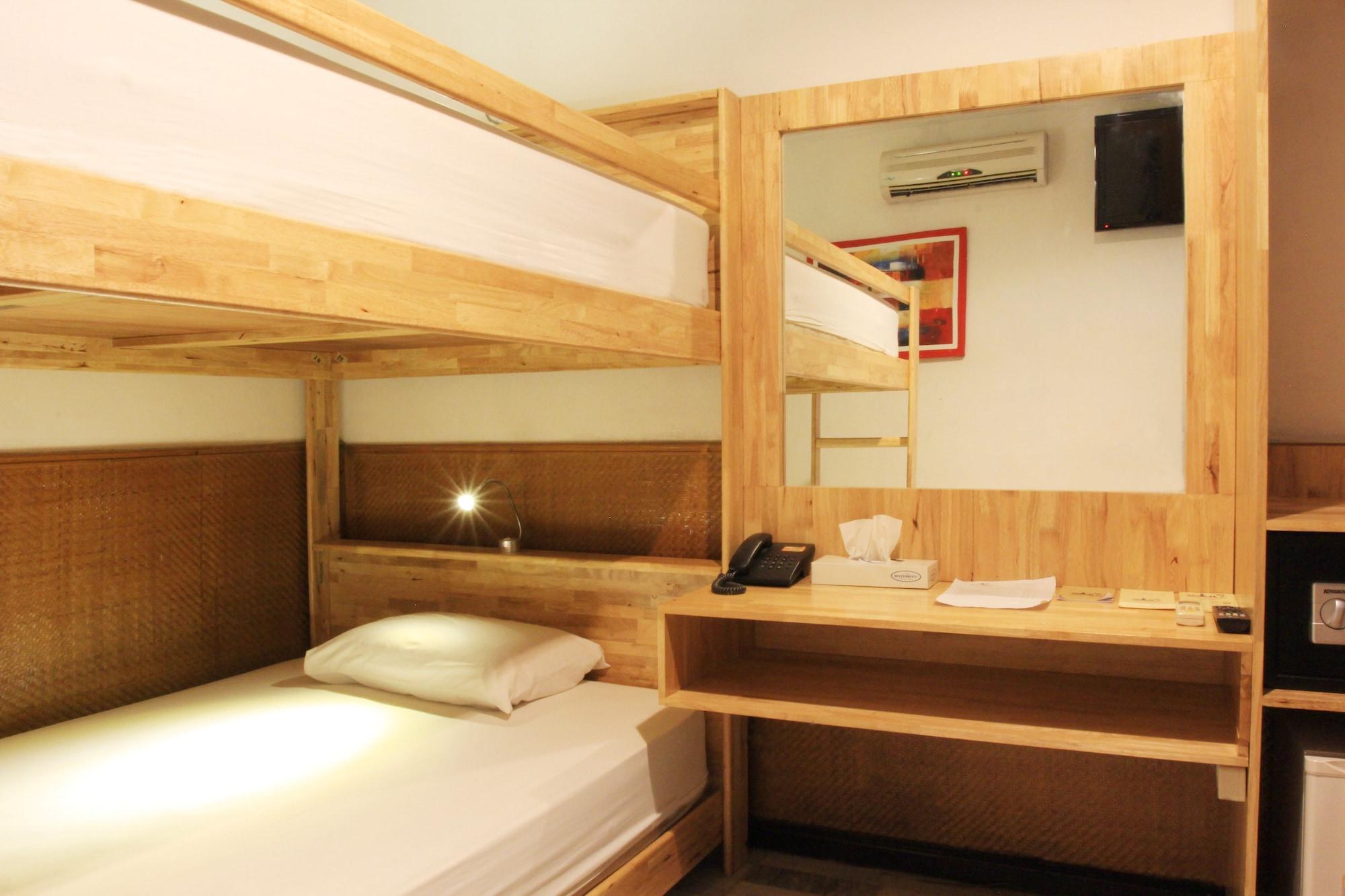 Hotel Karthi Kuta Кута Экстерьер фото