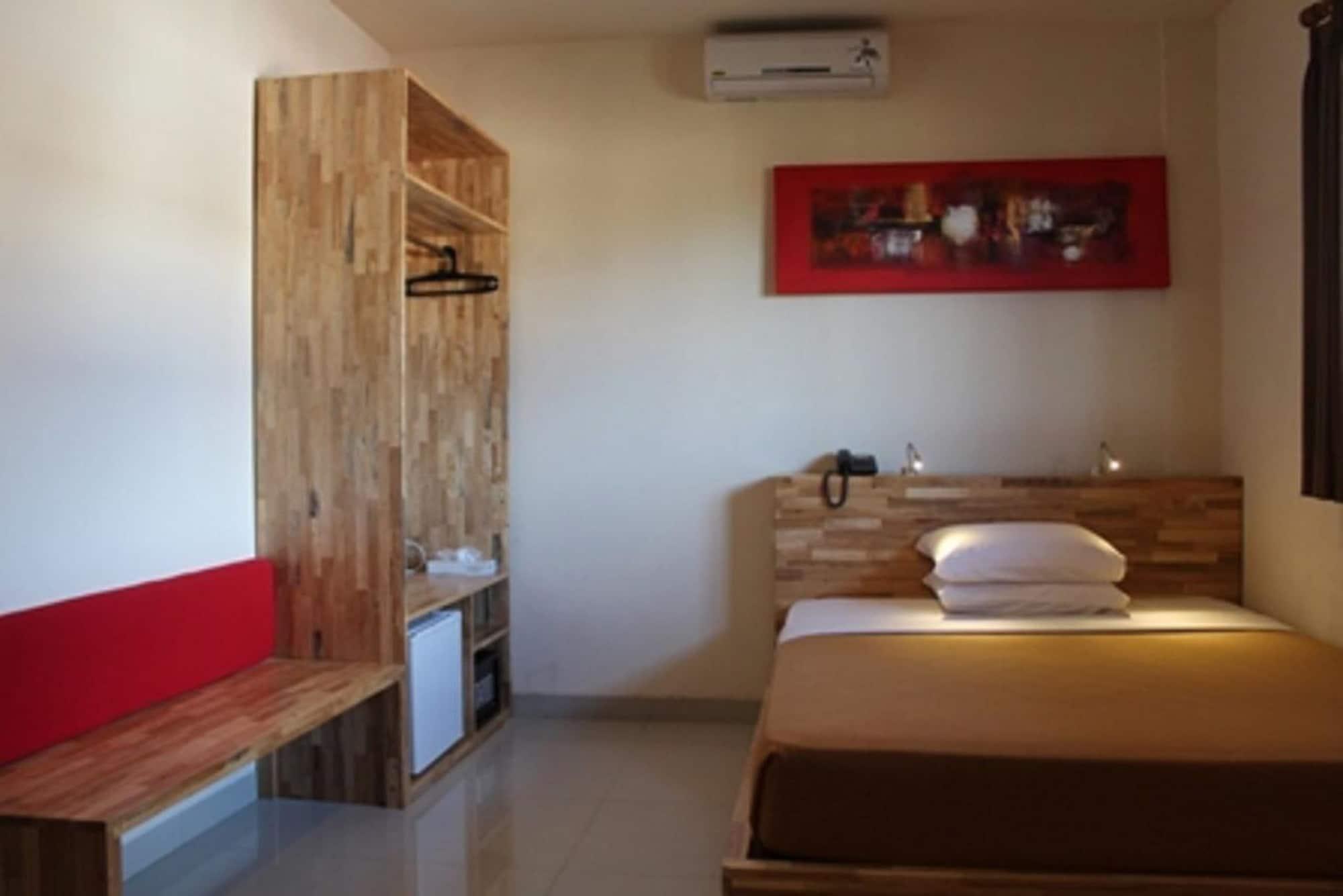 Hotel Karthi Kuta Кута Экстерьер фото