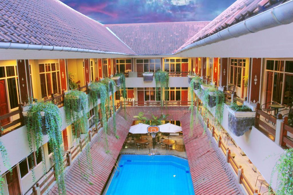 Hotel Karthi Kuta Кута Экстерьер фото