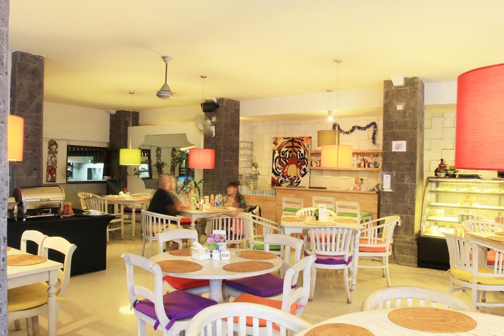 Hotel Karthi Kuta Кута Экстерьер фото