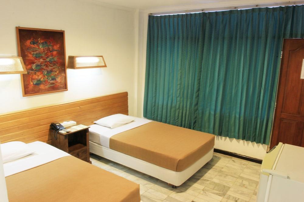 Hotel Karthi Kuta Кута Экстерьер фото