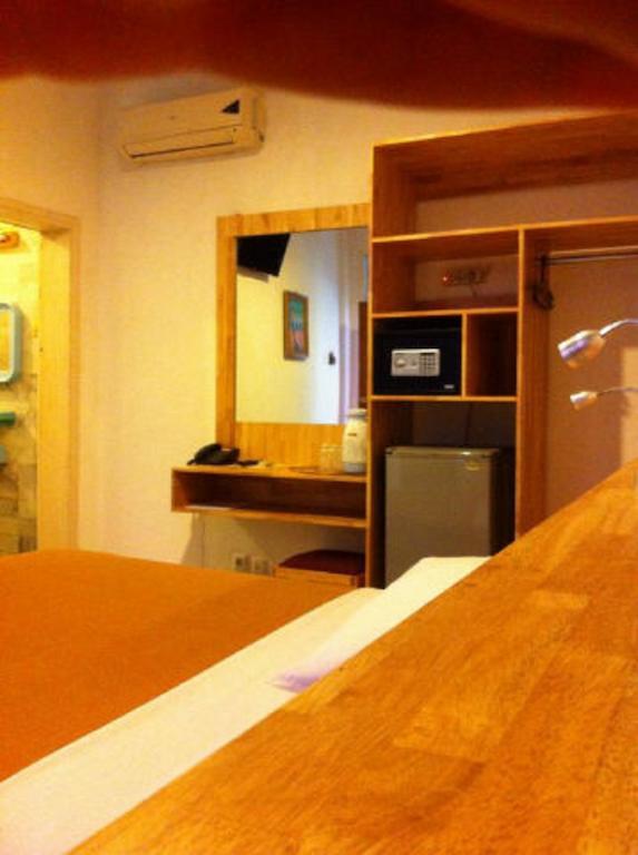 Hotel Karthi Kuta Кута Номер фото