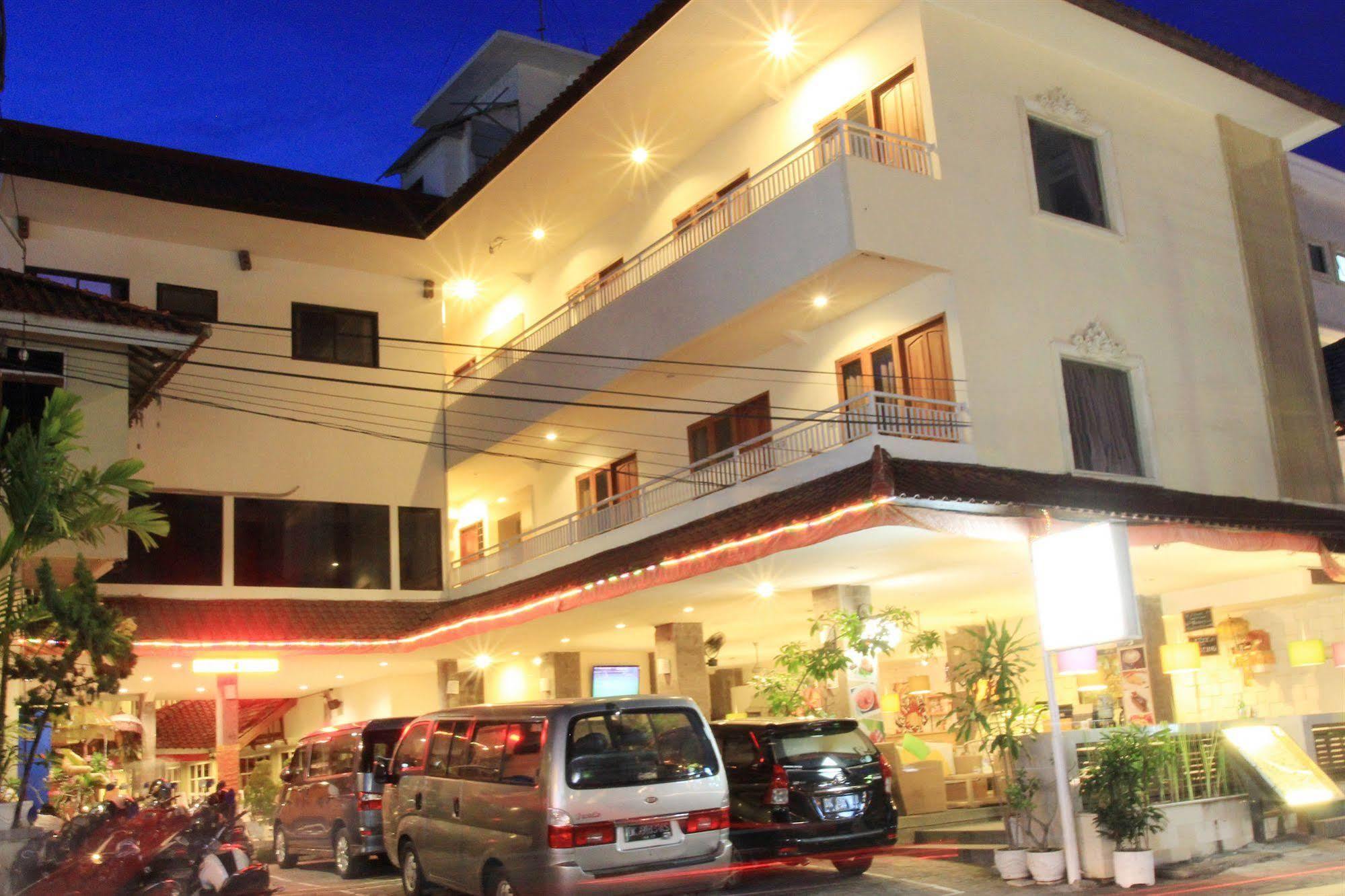 Hotel Karthi Kuta Кута Экстерьер фото